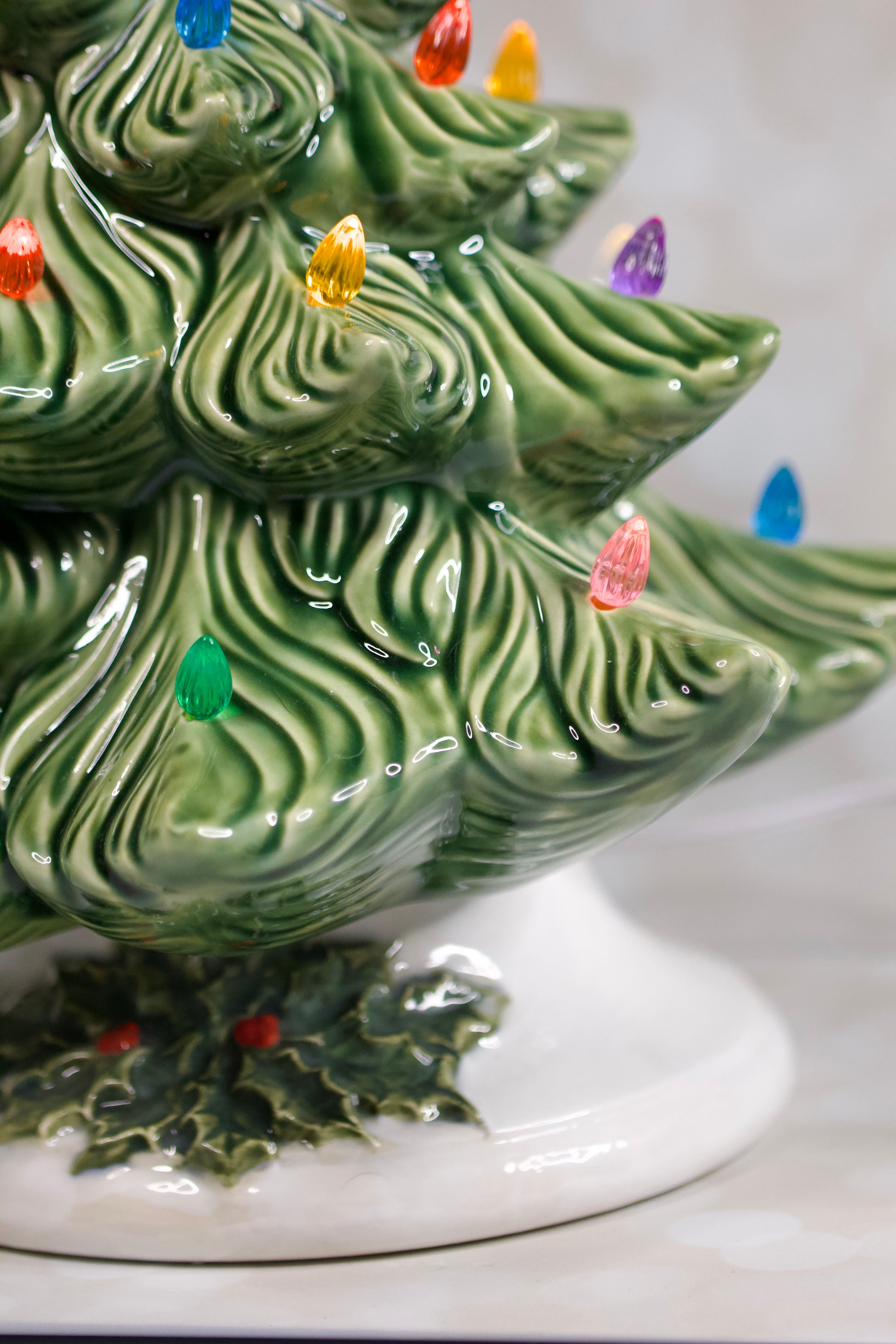 Vintage Atlantic-A64 Christmas Tree Green white base close up