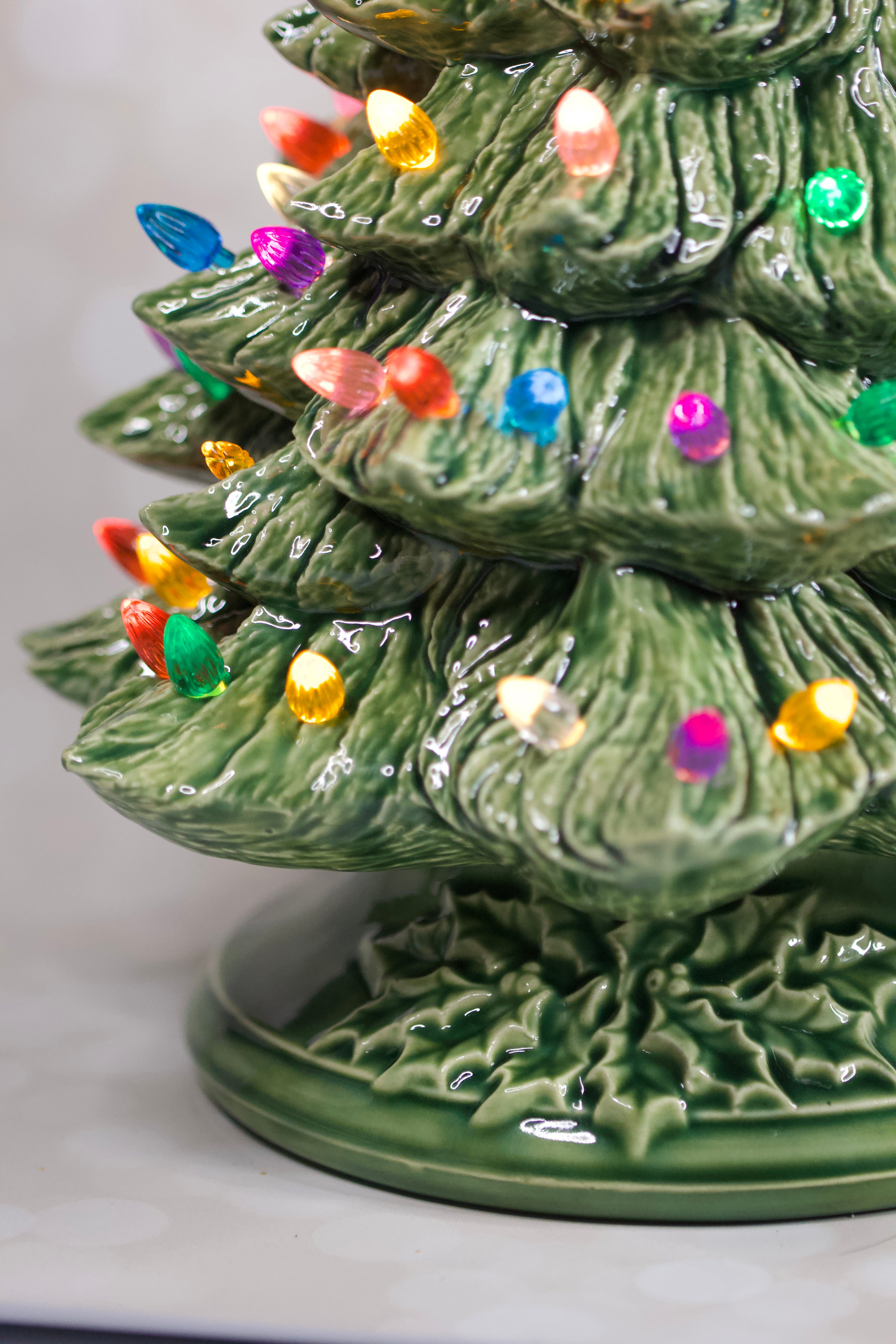 Vintage Nowell-342 Christmas Tree Classic Green with Holly Base