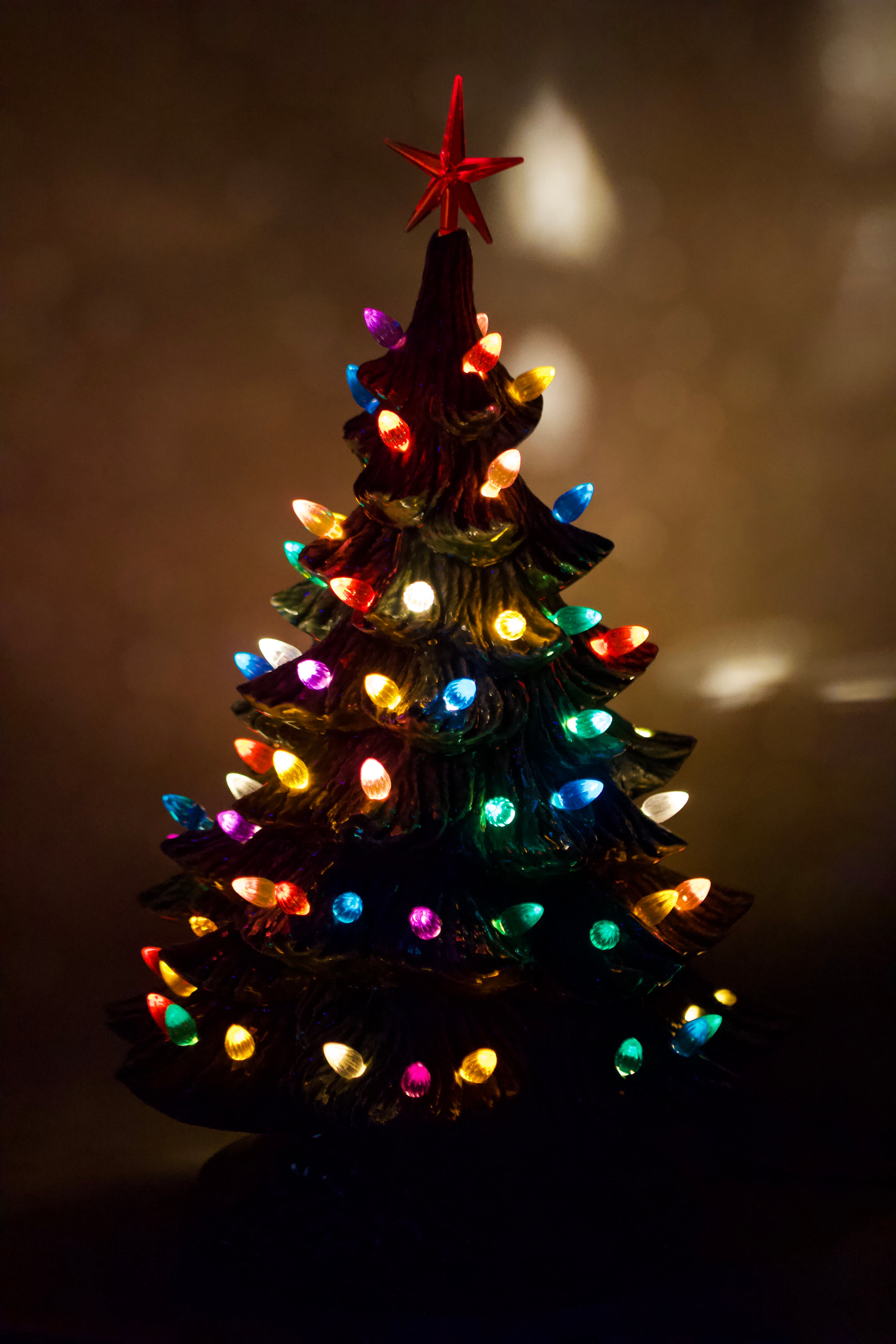 Vintage Nowell-342 Christmas Tree Classic Green with Holly Base